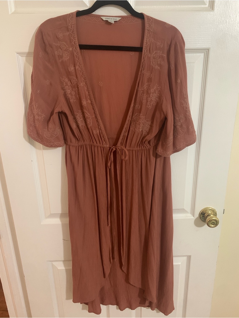 American Eagle Outfitters Rose Mauve Lace-Trim Short Robe with Tie